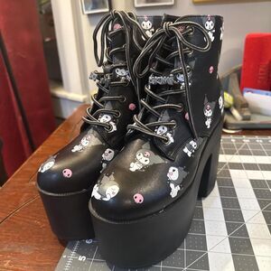 Hot Topic Kuromi Lace-Up Platform Boots